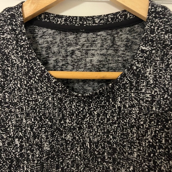 Lululemon Size 6 Winter Long Sleeve Running Top - Picture 2 of 10